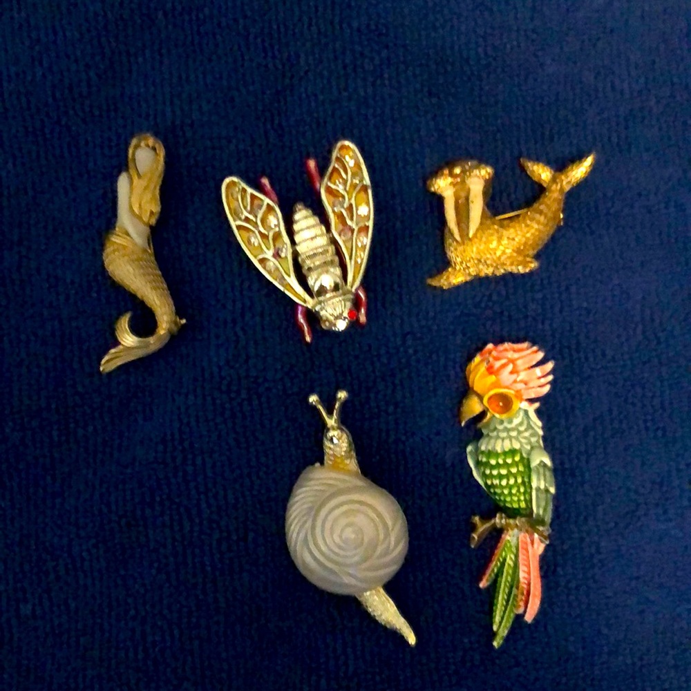 Vintage pins/brooches